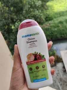 Mamaearth Onion Shampoo