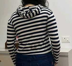 Striped Cropped Hoodie – Full Sleeves &amp; Trendy Fit