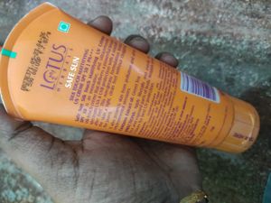 New Sealed Lotus Herbals Safe Sunscreen