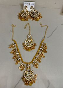 Kundan Jewelry Set