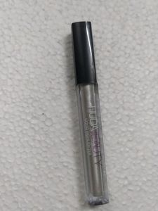 Huda Beauty Liquid Highlighter..