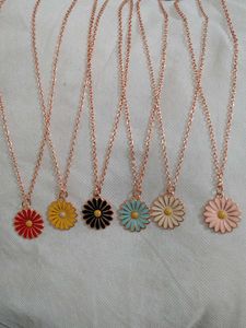 Daisy Flower Pendant Necklaces