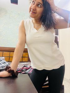 ❤️White Sleeveless Top in 200❤️