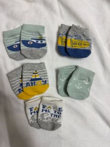 5 & 2 Pais Of Baby Socks And Mittens