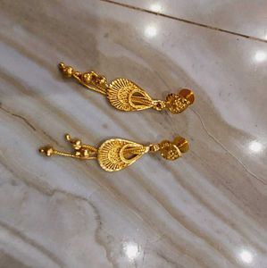 2 Gold Drop Earrings