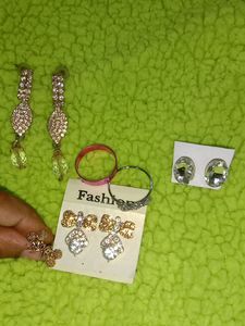 combo of 4 earings and 2 finger rings
