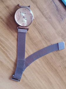 Women's Classic Rose Gold Magnet Watch ⌚