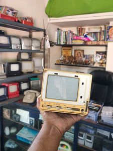 Vintage Portable TV/Radio (Not Working)