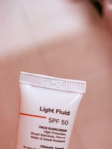 minimalist sunscreen mini