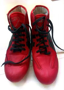 SPORTS SHOES