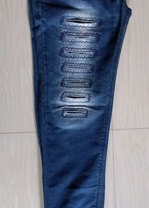 Women Skinny Mid Rise Dark Blue Jeans.  Size -L/32 Inch