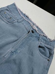 Frayed Hem Light Wash Jeans
