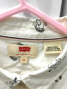 Levi&#39;s Cute doggo Printed Shirt. Truly New. Never