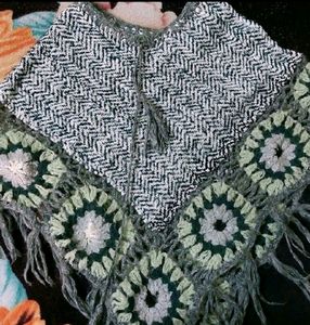 Very attractive woollen pouchu