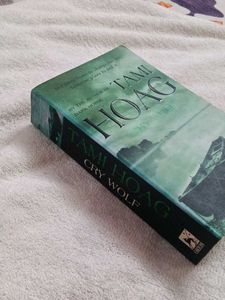Cry Wolf by Tami Hoag
