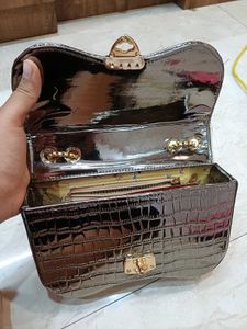 SILVER Chanel sling purse 🍓🌟