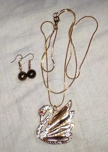 Swan Necklace &amp; Earring Set