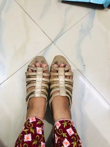 I’m Selling This Beautiful Golden Heels