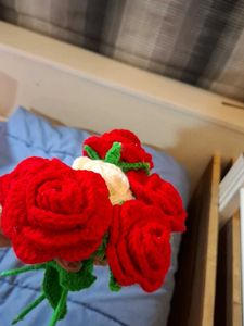 Crochet Rosesof 10  Bouquet (9 red 1 white)