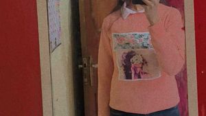 Cute Pink Graphic Print Pullover