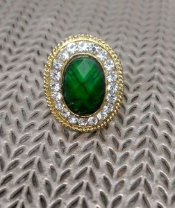 GREEN STONE RING 💍💚