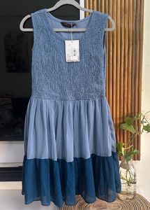 Blue Sleeveless Ruffle Dress. Size: 34-36