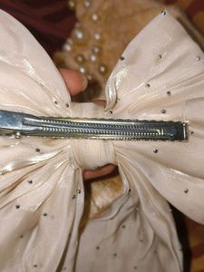 Luxurious Handbag With Removable Hair Bow