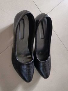 Black Heeled Pumps
