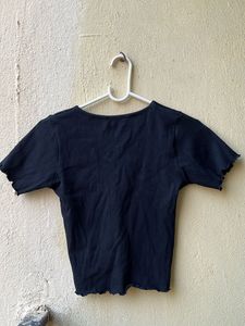 Cute Black V-Neck ribbed Crop Top