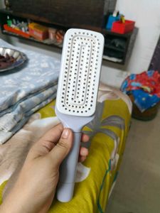 Detangling Hairdressing Self Cleaning Brush/Comb