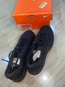 Nike Revolution 4 Unisex Sneakers