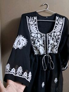 Lucknowii Frok Black Kurti
