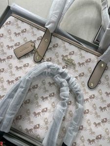 COACH CITY TOTE BAG IN SIGNATURE CANVAS* WD BOX