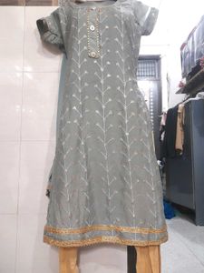 Elegant Grey Kurta Set With Leggings