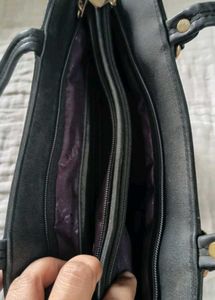👜 Women’s Black Handbag – Excellent Condition