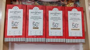 Dot and key Strawberry dew tinted sunscreen