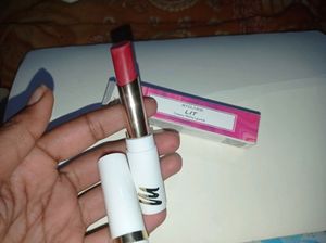 Myglamm LIT Creamy Matte Lipstick