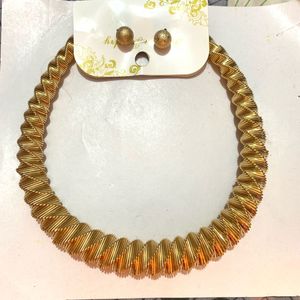 Gold Tone Necklace &amp; Earring Set