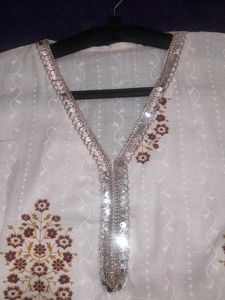 Women Fashionable  White Kurti With Brown Motiffs