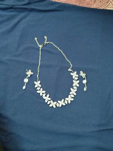 Floral Necklace Set