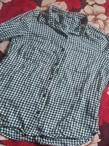 Women&#39;s Cropped Checked Black and White Shirt