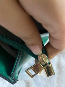Authentic Gucci Elegant Green Handbag