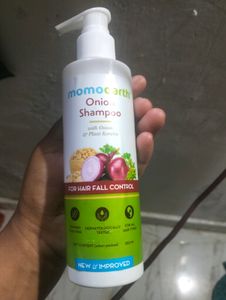 Mama Earth Onion Shampoo