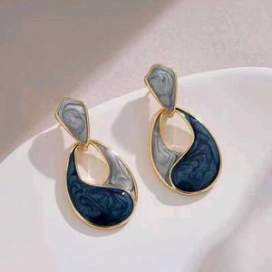 1 Pair - Beautiful Dangle Earrings