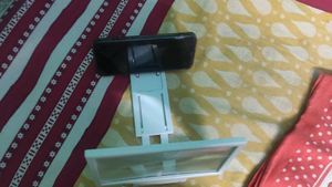 ENLARGED SCREEN MOBILE PHONE