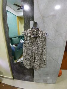 Leopard Print Sleeveless Blazer