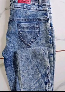 Blue Ripped Denim With Lower Ankle pattern