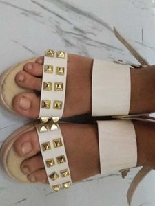 Off White Sandle