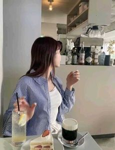 Striped Button-Up Shirt (W)