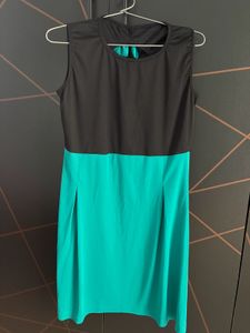 Stylish Two-Tone Sleeveless Dress